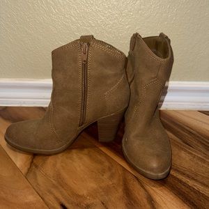 American Eagle Brown Ankle Boots (size 6 women’s)